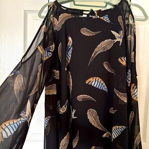 Black flowy cold shoulder blouse w/feather print
